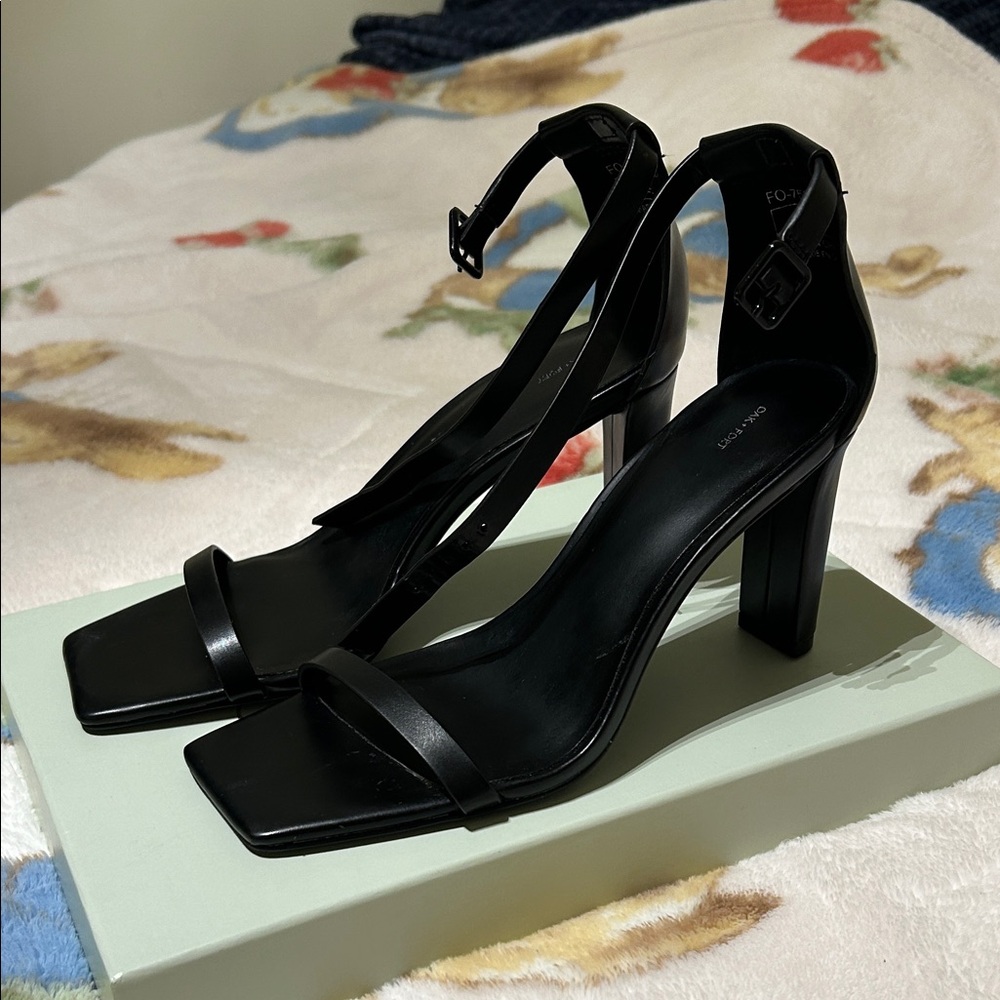 Oak and fort Black Strappy Heels